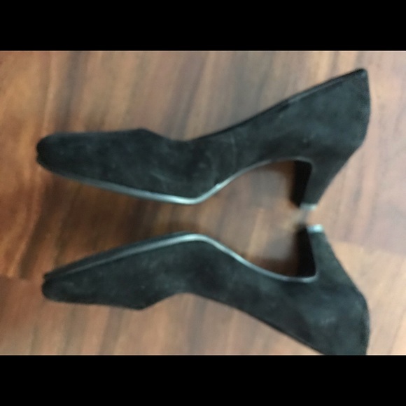 Pumps - Picture 2 of 3